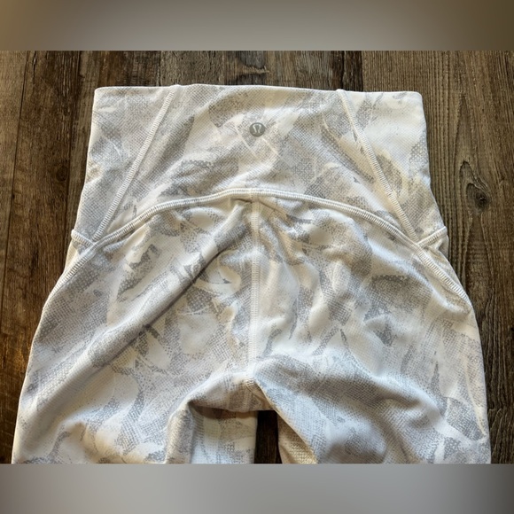Lululemon Train Times Crop *21" Jasmine White Multi Size 4 - Picture 6 of 6